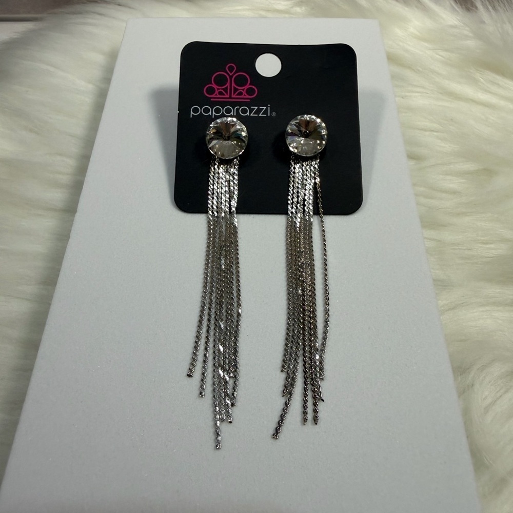 🩷5/$10 Paparazzi Silver Dangle Earrings